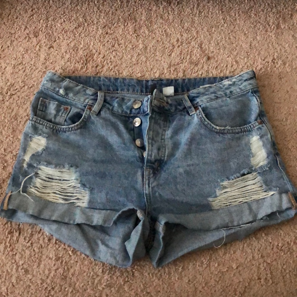 H&M high wasted, ripped shorts